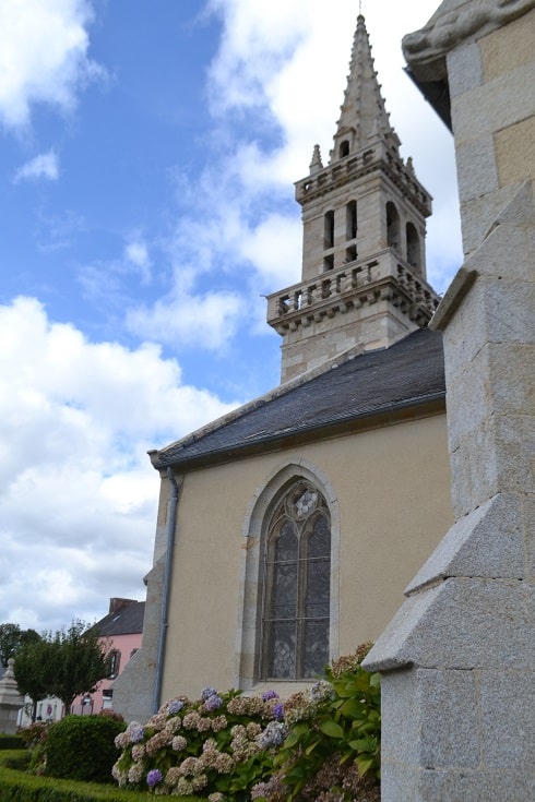 Eglise de la Sainte-Trinité de Lennon : vue sur le clocher