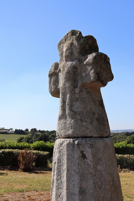 Stèle gauloise christianisée Saint Ségal
