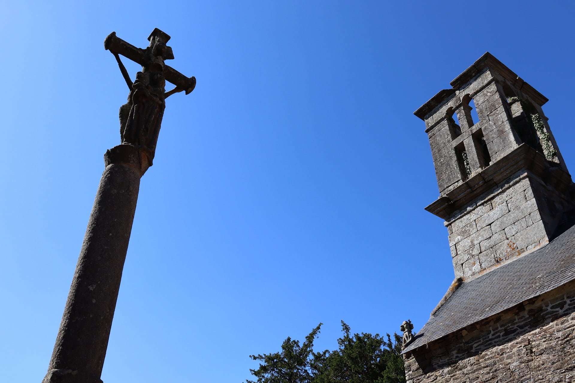 Détail du patrimoine de Lothey : clocher calvaire au Vieux Bourg