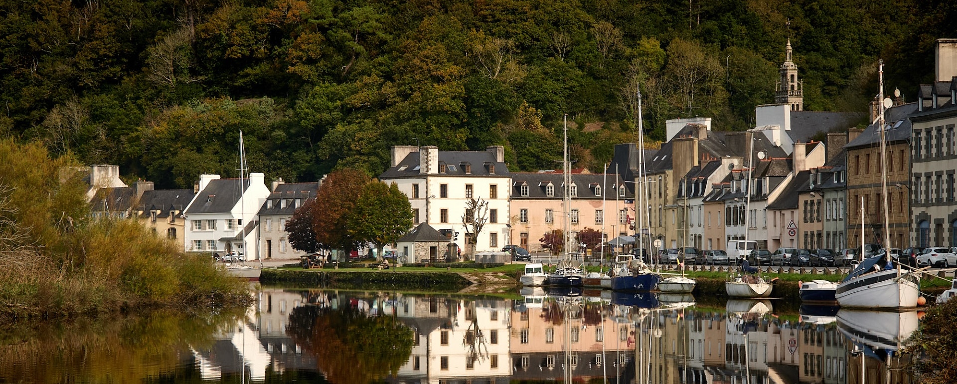 Charmant halte le long des quais de Port-Launay en Finistère